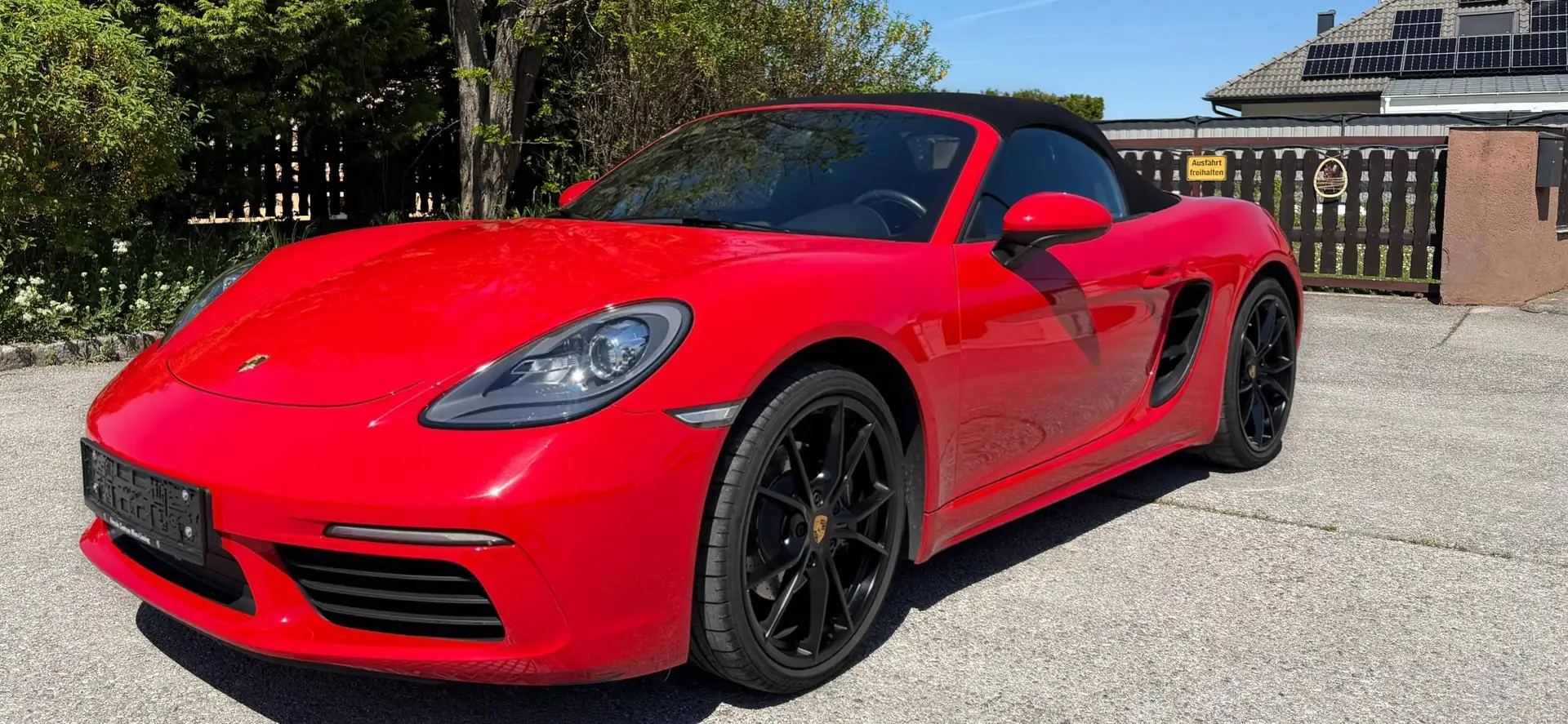 Porsche 718 Boxster, Sommerbetrieb, Unfallfrei und Garagengepflegt, Servicearbeiten ausschließlich bei Porsche, Pickerl 04/27, Rot - 1