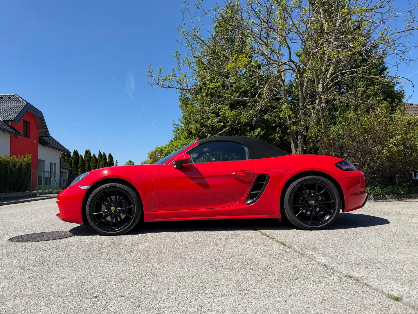 Porsche 718 Boxster, Sommerbetrieb, Unfallfrei und Garagengepflegt, Servicearbeiten ausschließlich bei Porsche, Pickerl 04/27, Rot - 2