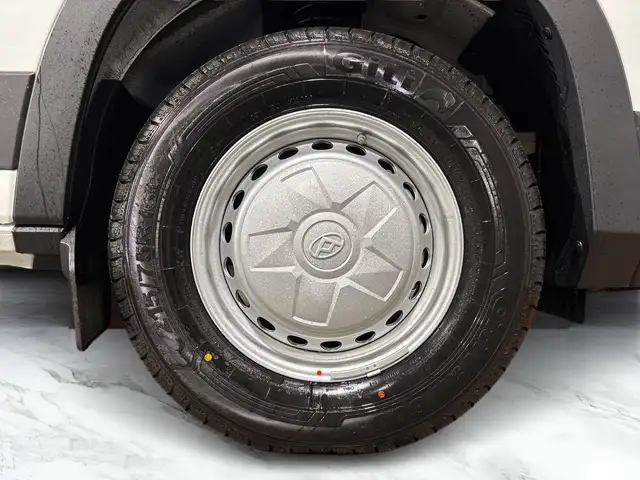 Maxus Deliver 9 view 8