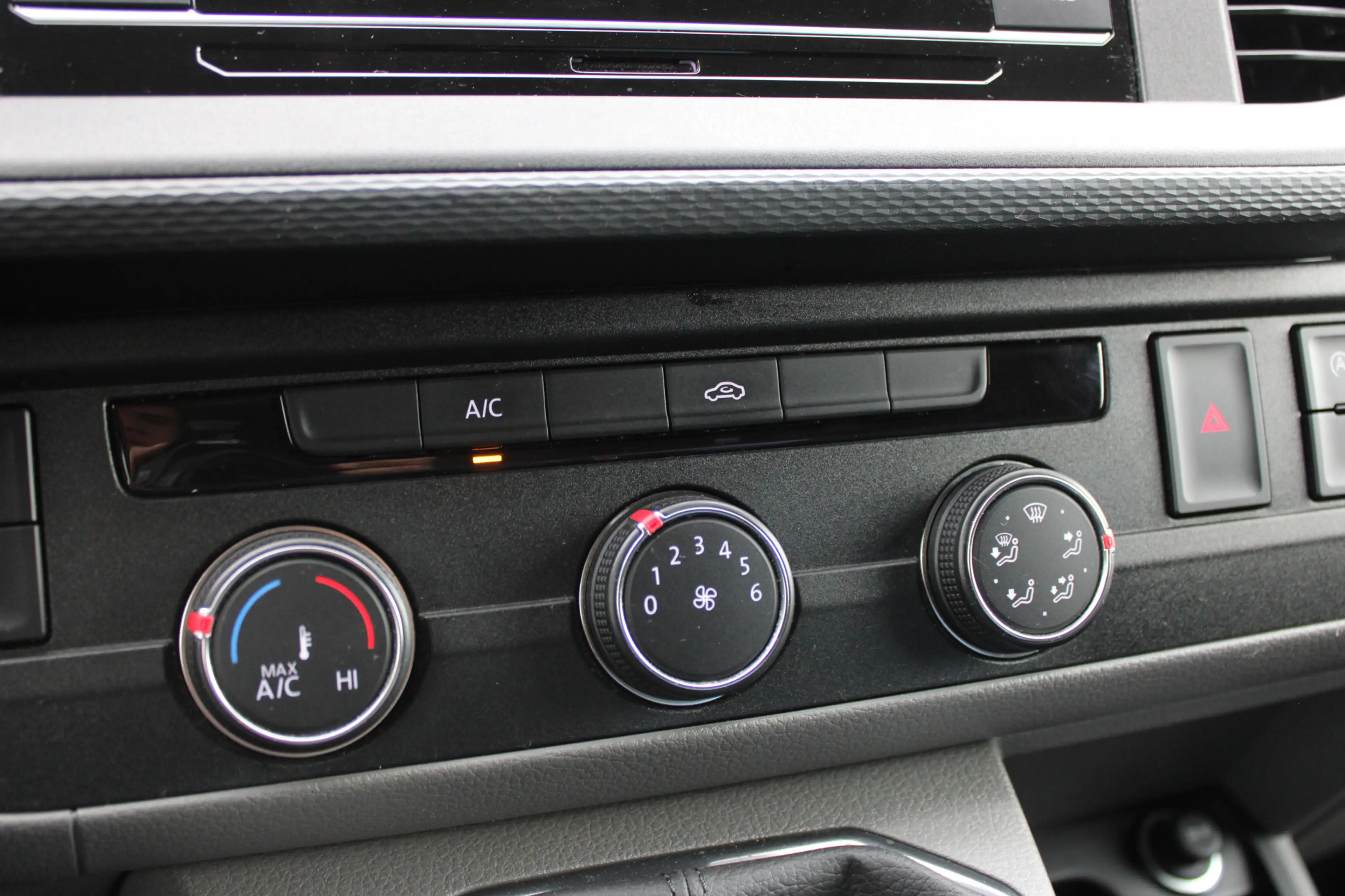 Volkswagen Transporter 2.0 TDI 150PK L2H1 |3-ZITS|CARPLAY|CRUISE-CONTROL| — photo 17