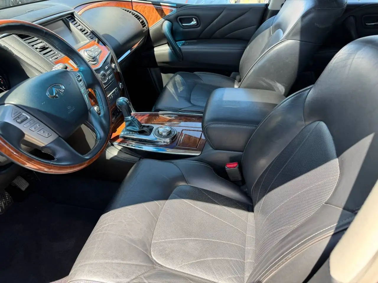Infiniti QX80 photo Infiniti QX80
