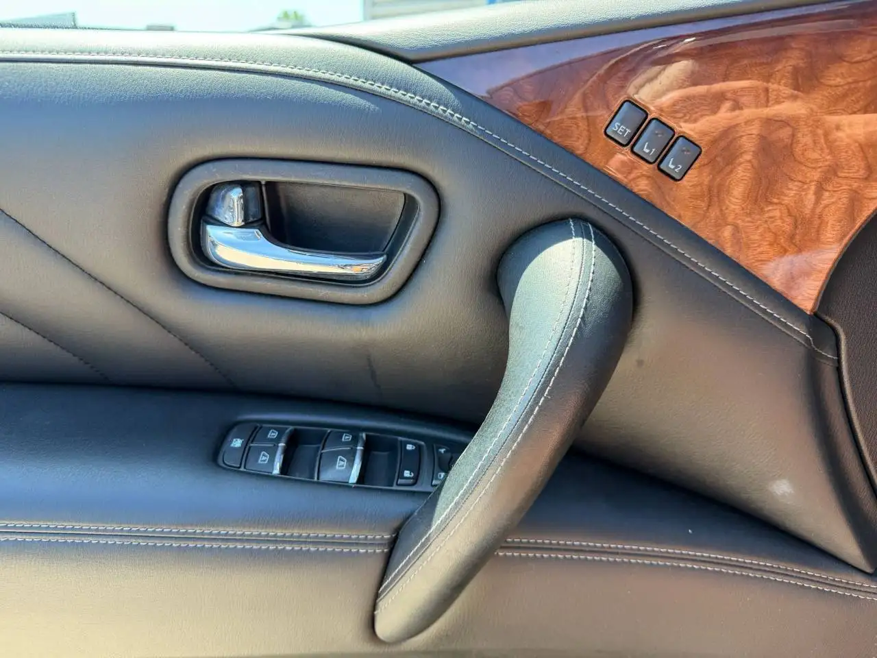Infiniti QX80 photo Infiniti QX80