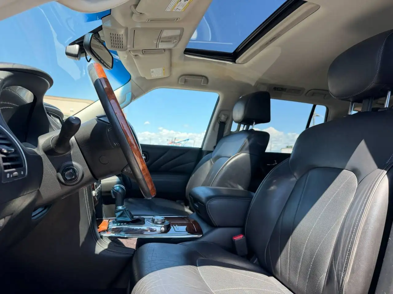 Infiniti QX80 photo Infiniti QX80