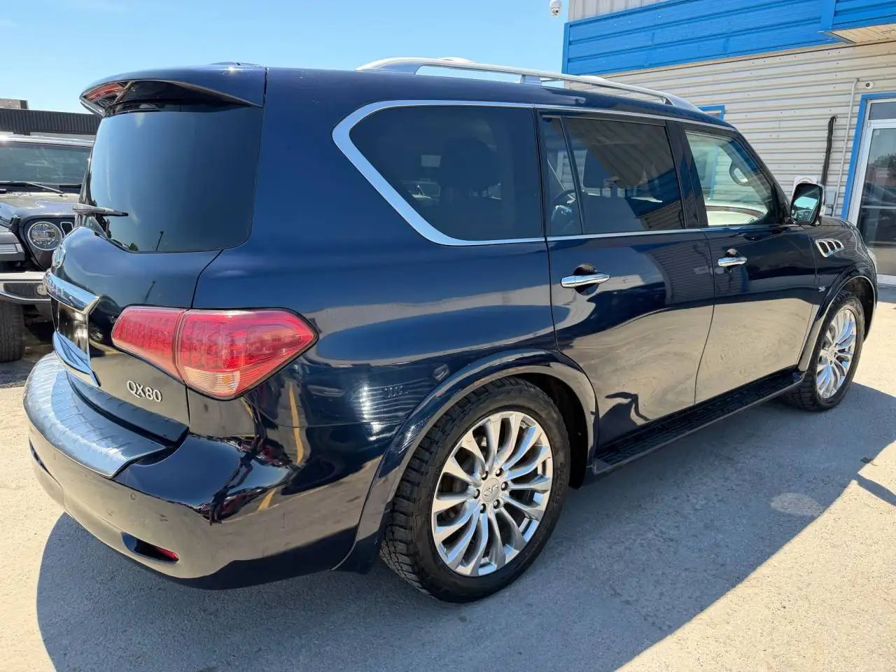 Infiniti QX80 photo Infiniti QX80