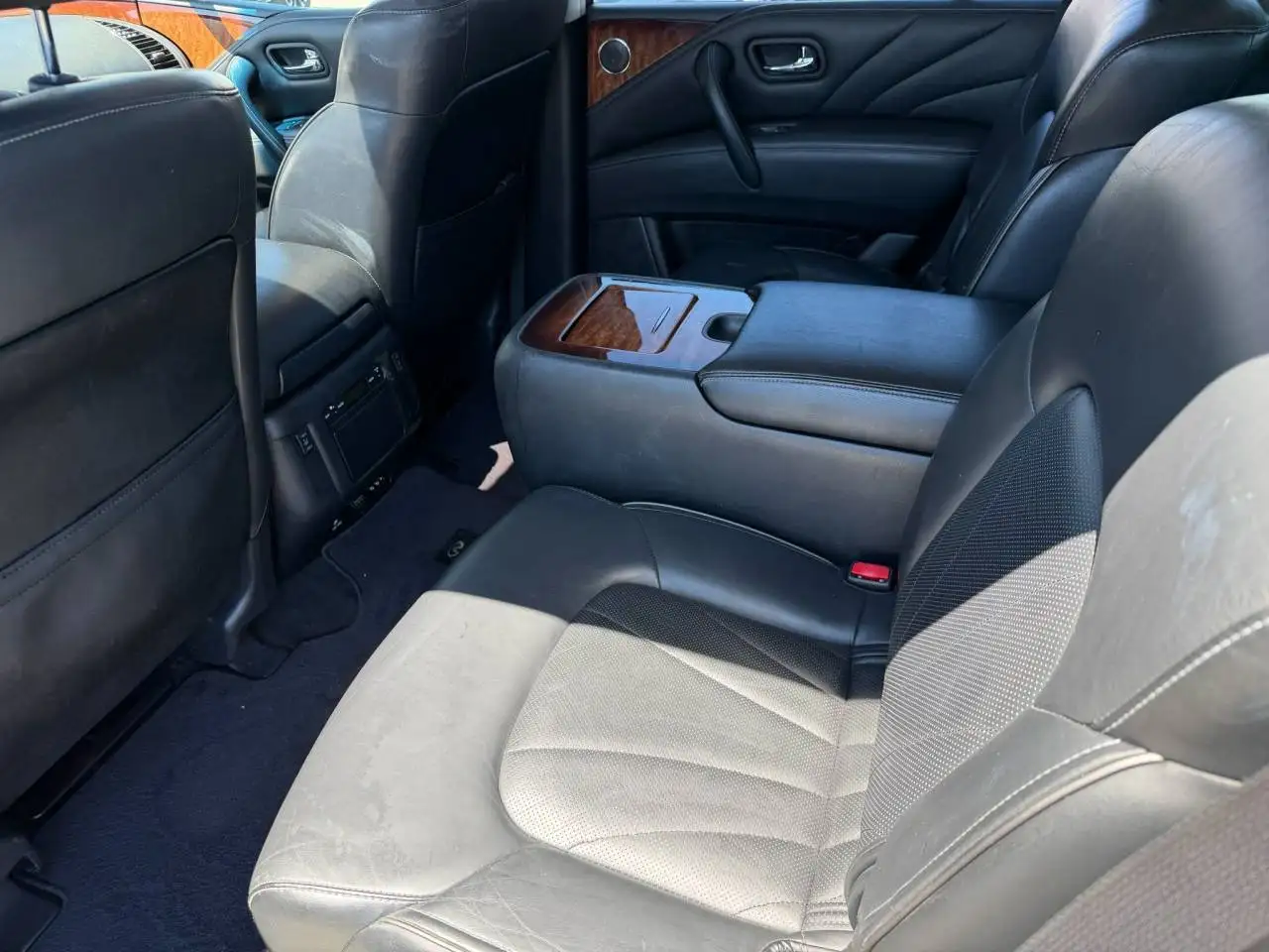 Infiniti QX80 photo Infiniti QX80