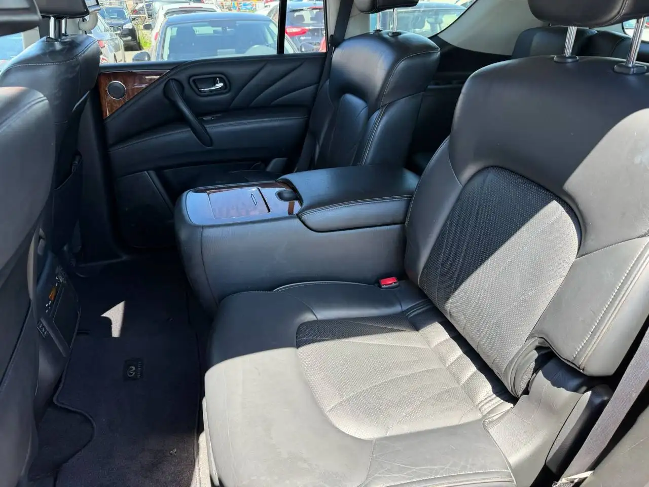 Infiniti QX80 photo Infiniti QX80