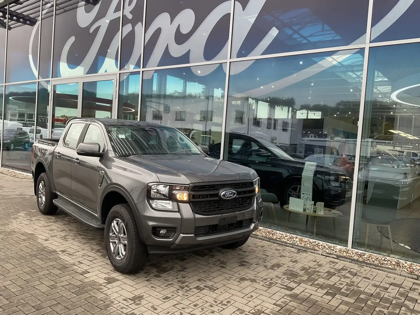 Ford Ranger Doppelkabine XLT 170PS Automatik 4WD Gris - 1