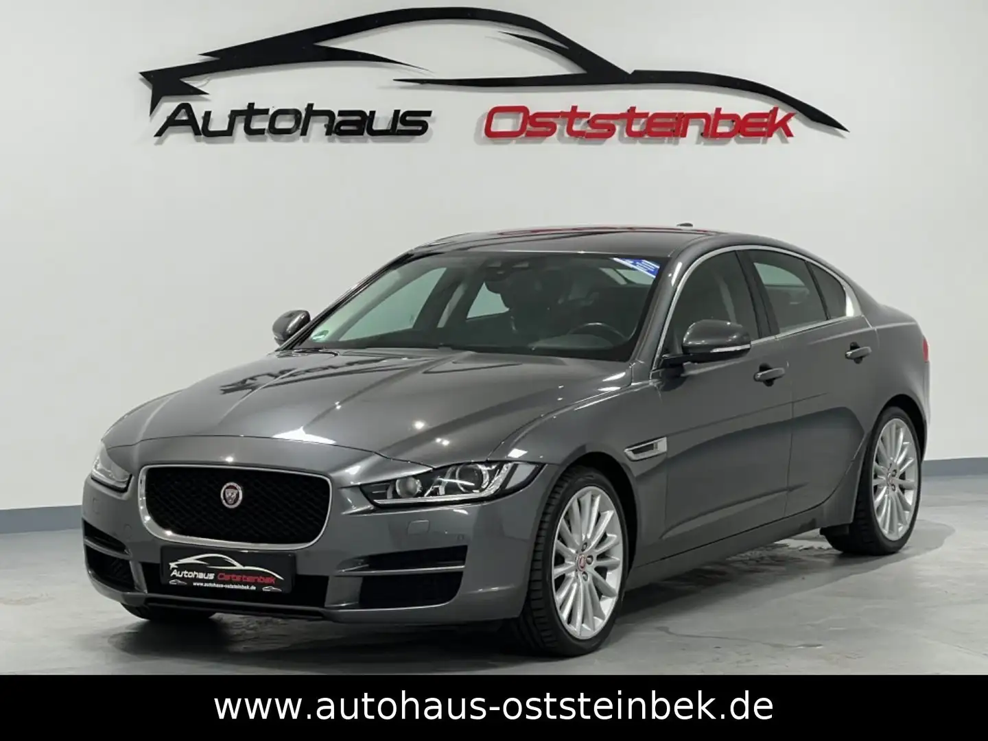 Jaguar XE PRESTIGE/XENON/LEDER/KAMERA/NAVI/AHK/1-HAND/ Grau - 1