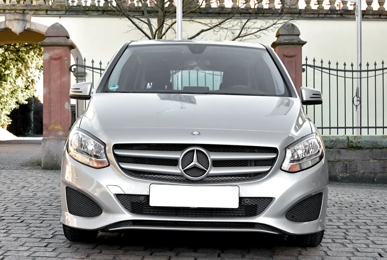 Mercedes-Benz B 180 *Klima, SHZ, PDC* Plateado - 2