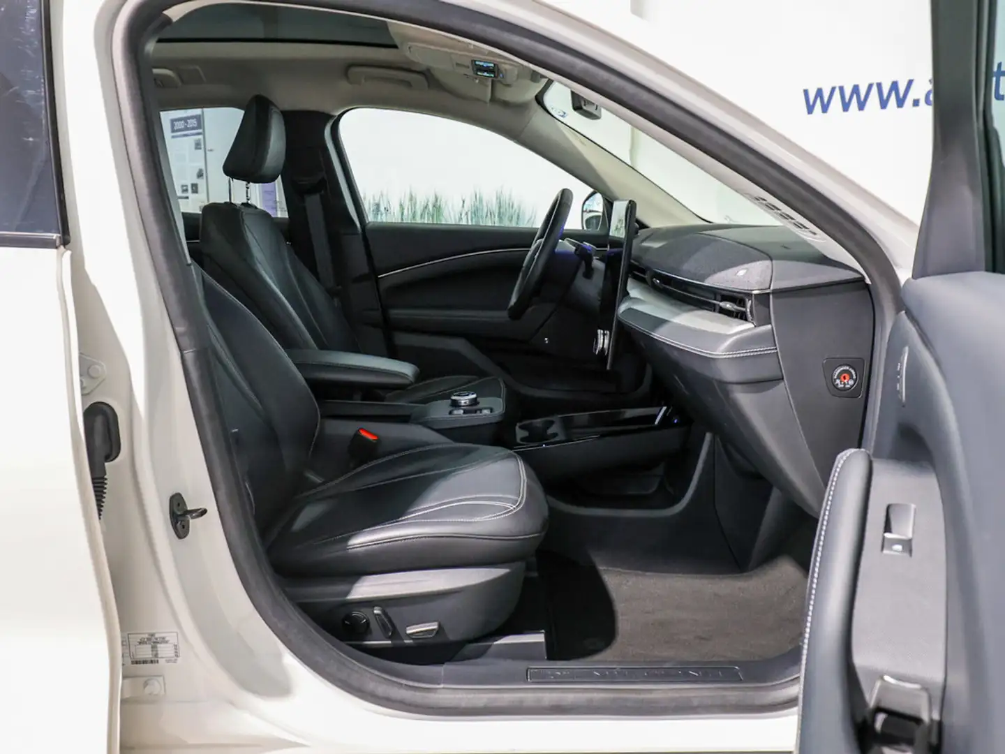 Ford Mustang MACH-E Extended Range +LED+ACC Weiß - 2