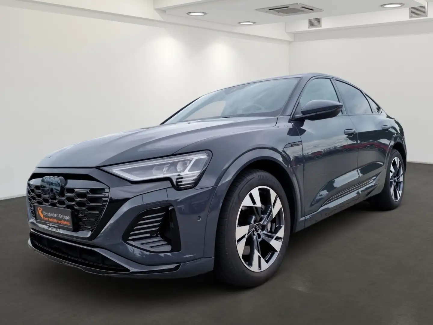 Audi Q8 e-tron 55 quattro s-line AssistenzP Gris - 2