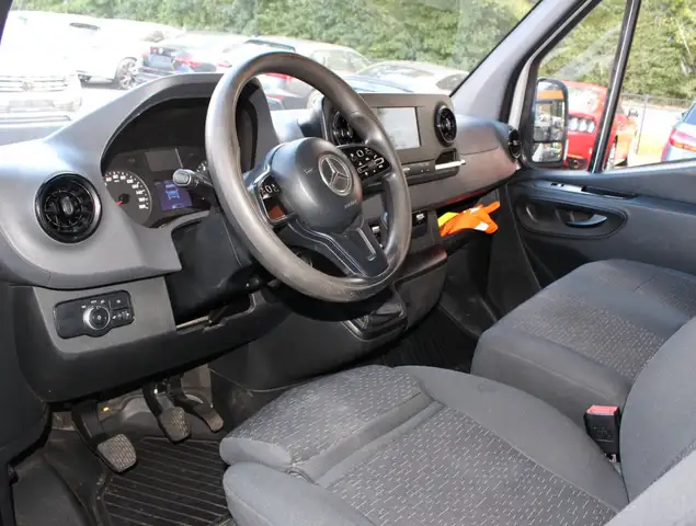 Mercedes-Benz Sprinter view 10
