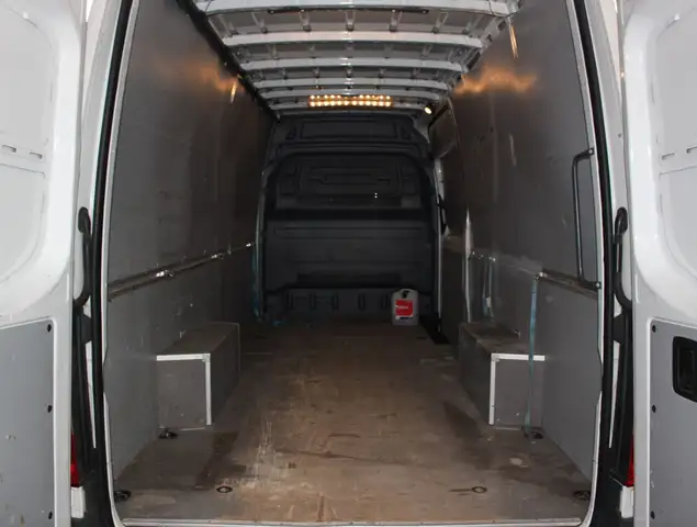 Mercedes-Benz Sprinter view 5