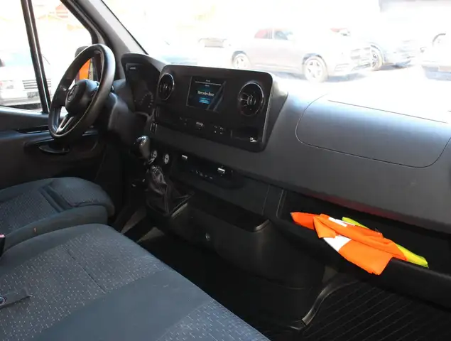 Mercedes-Benz Sprinter view 8