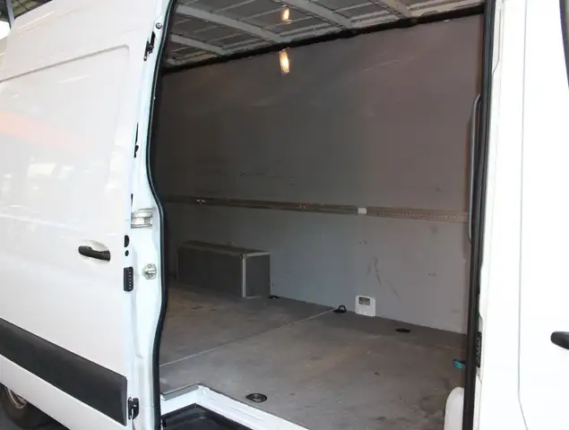 Mercedes-Benz Sprinter view 6