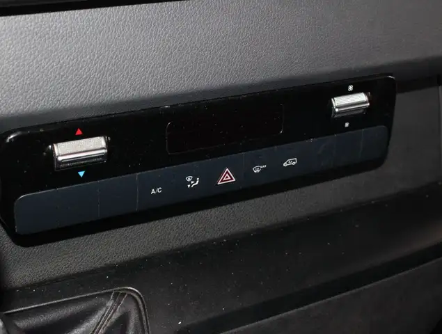 Mercedes-Benz Sprinter view 12