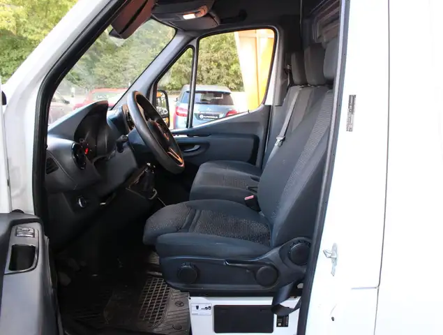 Mercedes-Benz Sprinter view 9