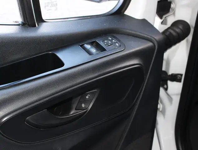 Mercedes-Benz Sprinter view 11