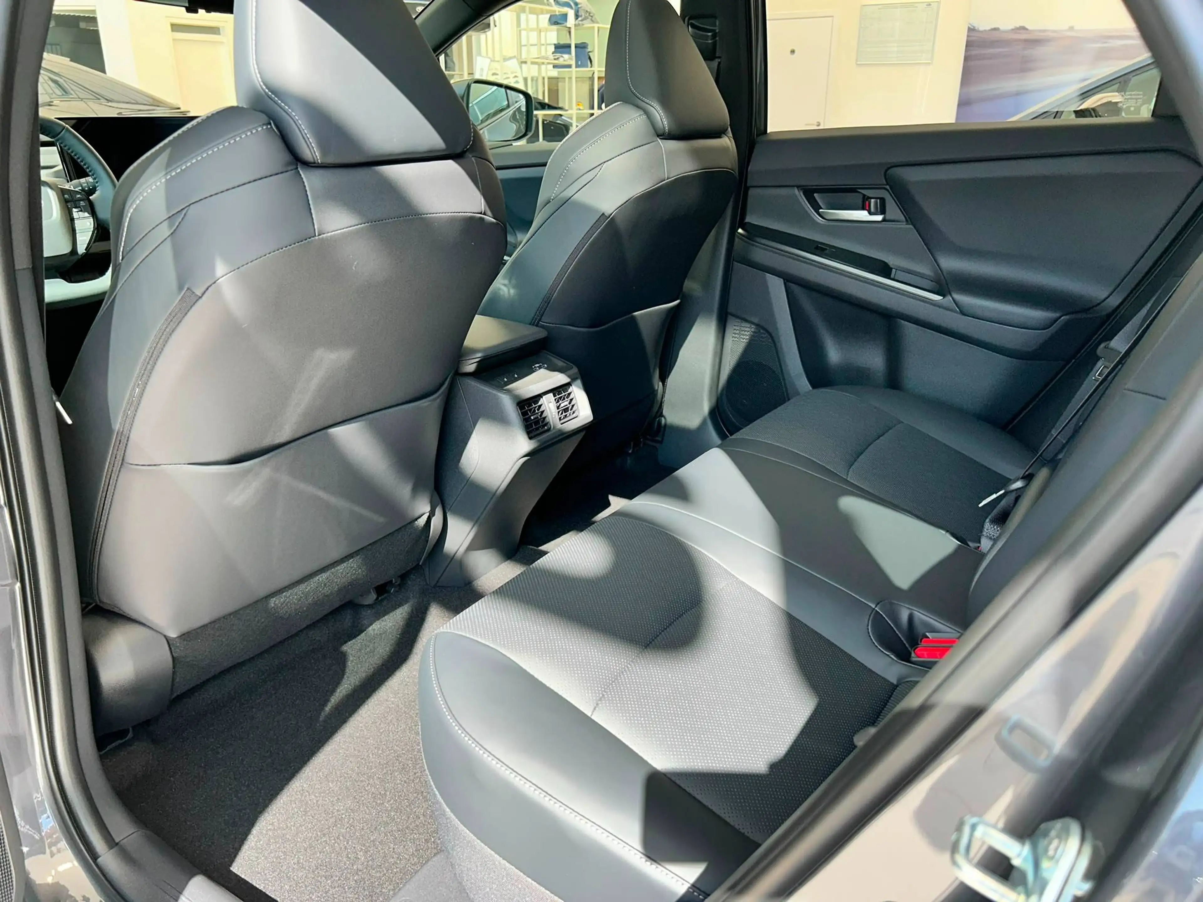 Subaru E-OUTBACK — photo 13
