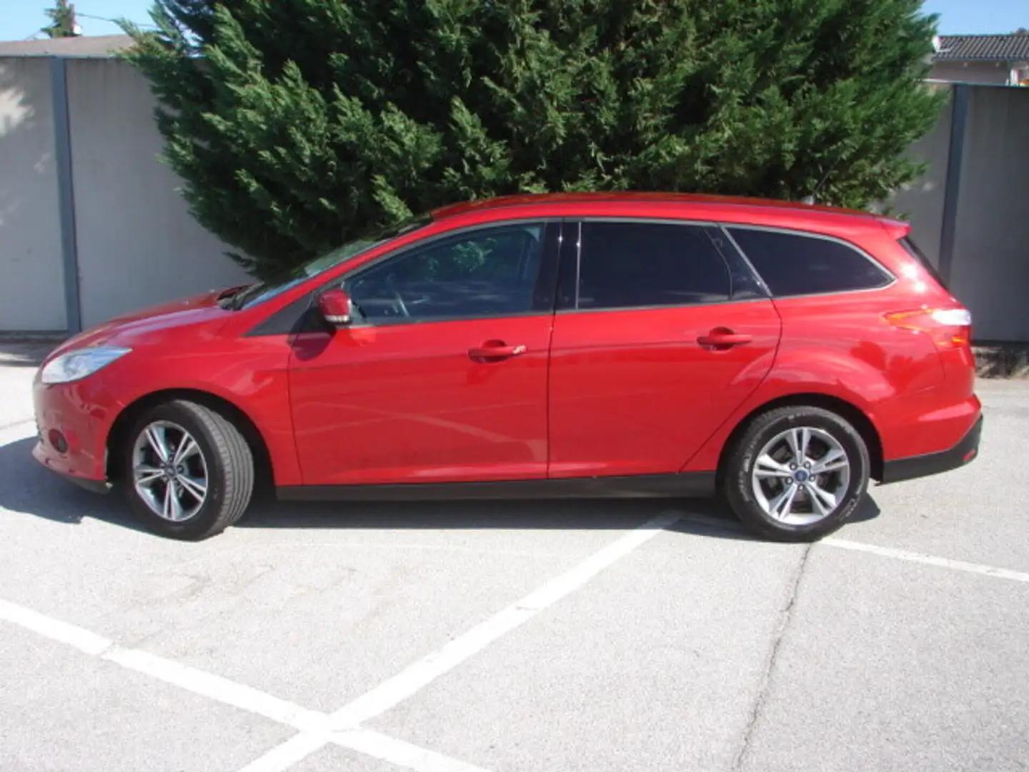 Ford Focus Traveller Easy 1,0 EcoBoost Rot - 2