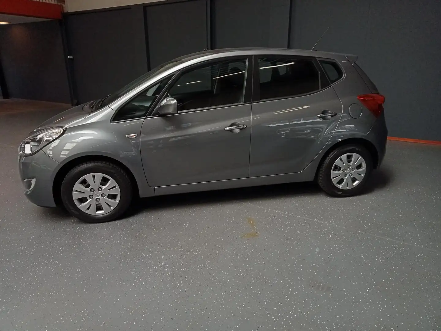 Hyundai iX20 1.4i i-Motion Grau - 2