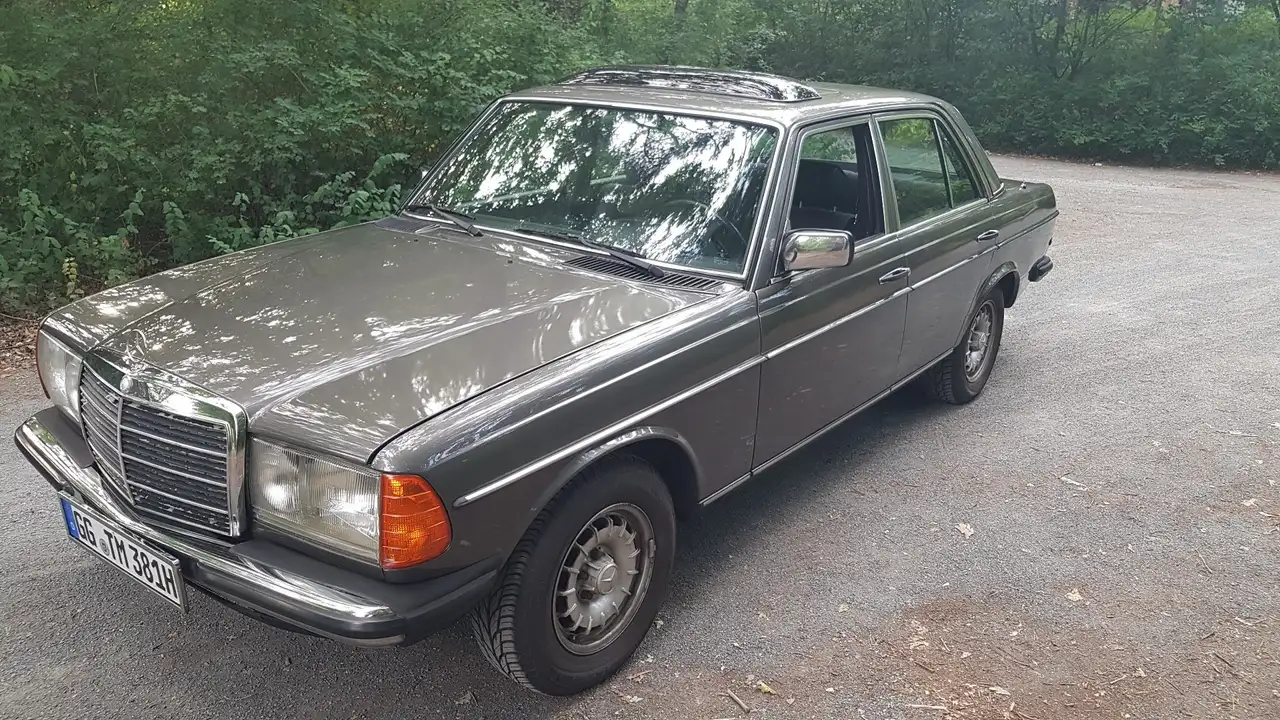 Mercedes-Benz Baureihe 123 230 E, foto 1