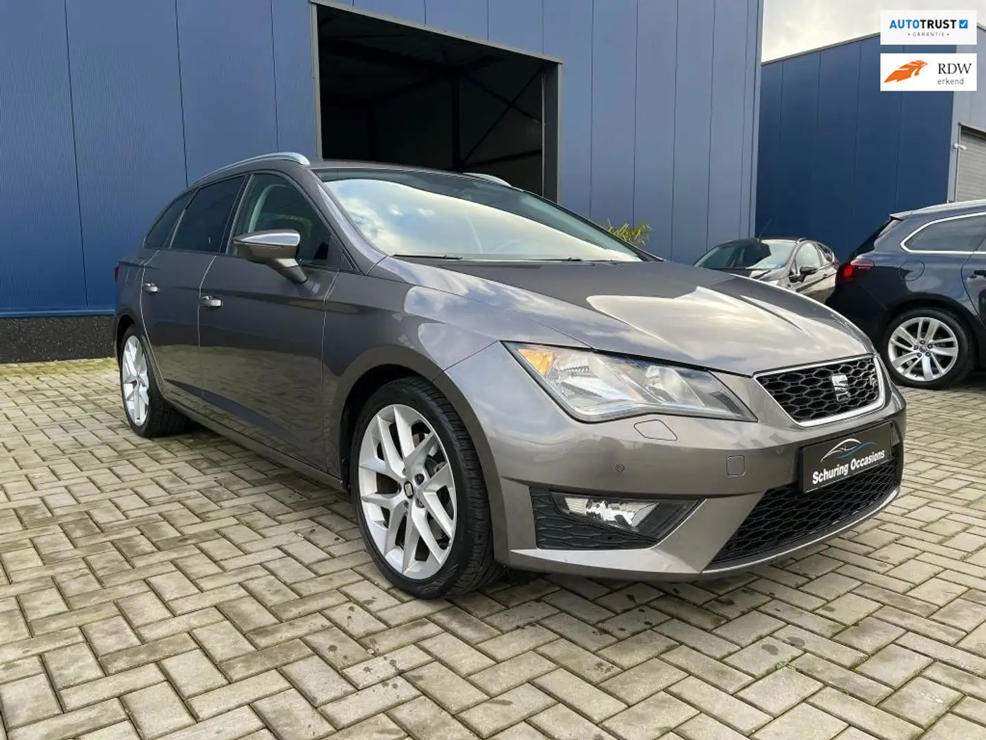 SEAT Leon ST 1.8 TSI FR / 180PK / AUTOMAAT / NAVIGATIE / CRU Grijs - 1