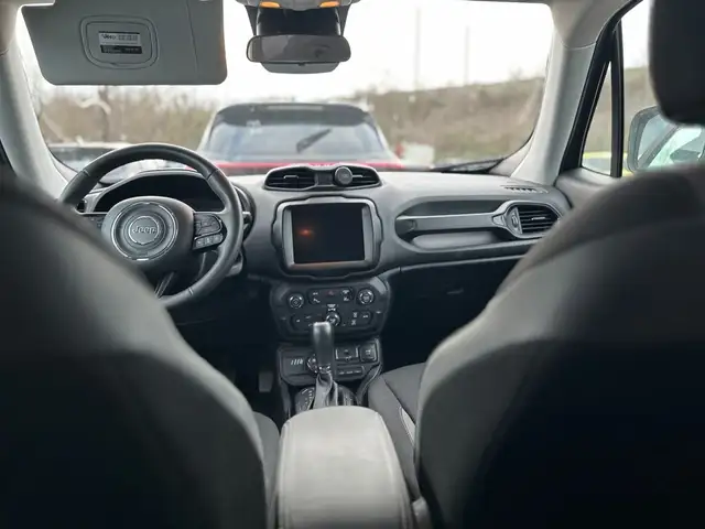 Jeep Renegade view 21
