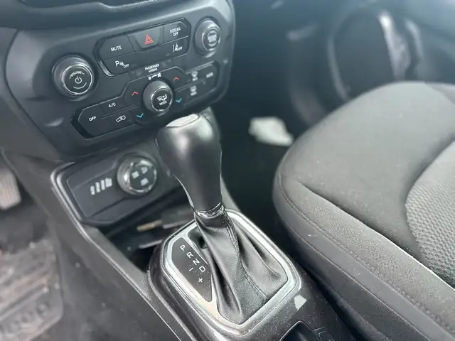 Jeep Renegade view 18