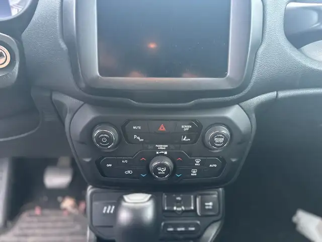 Jeep Renegade view 17
