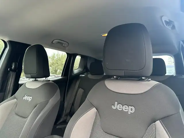 Jeep Renegade view 10