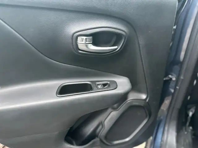 Jeep Renegade view 22