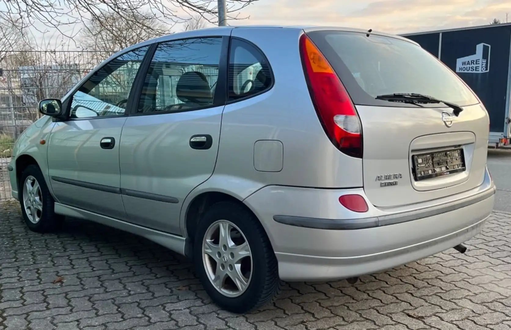 Nissan Almera Tino Almera Tino 1.8i 16v Acenta Argintiu - 2