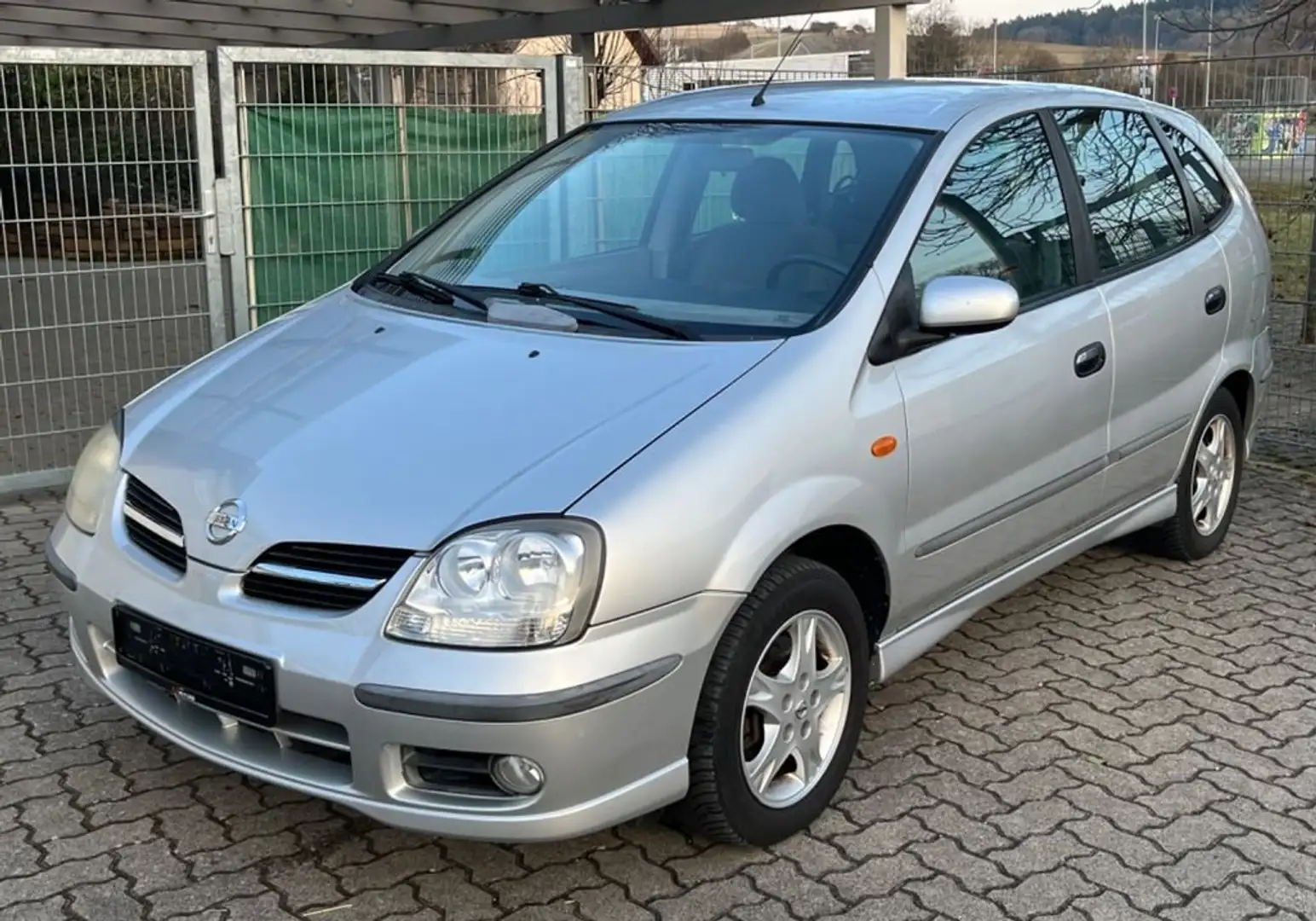 Nissan Almera Tino Almera Tino 1.8i 16v Acenta Argintiu - 1