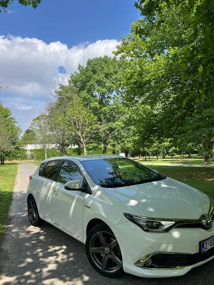 Toyota Auris 1.8 Hybrid Executive - 1