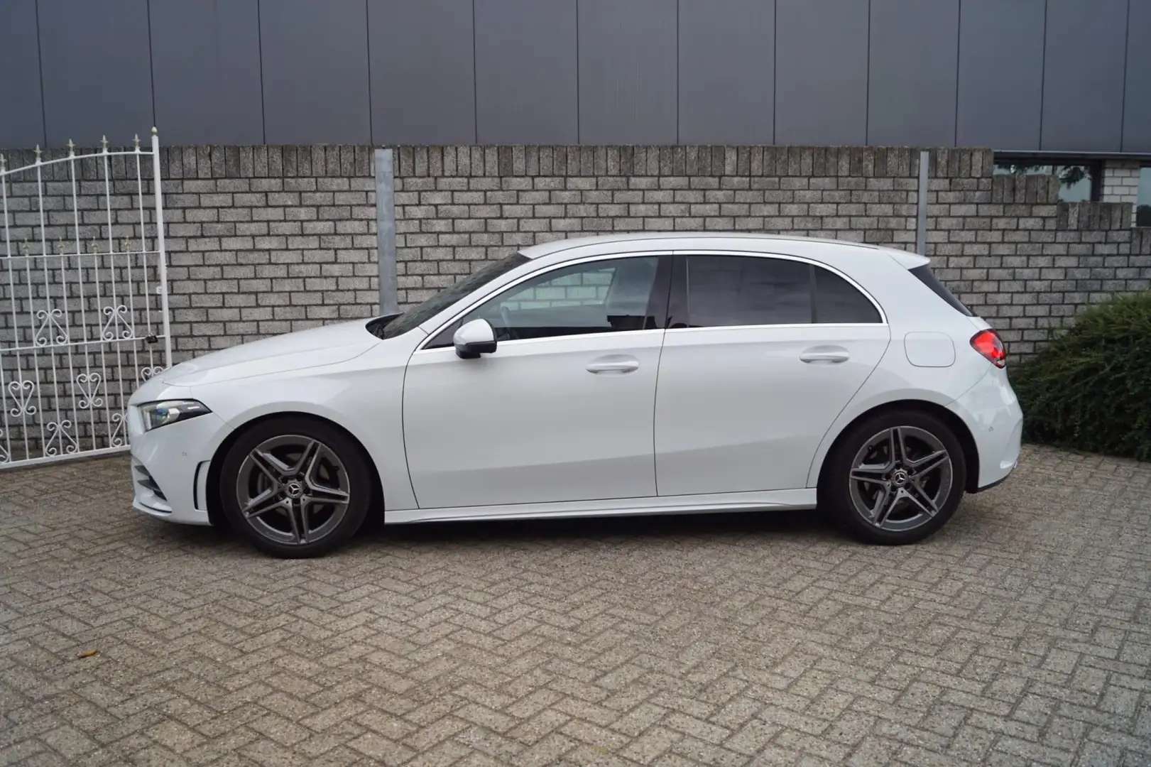 Mercedes-Benz A 200 Business Solution AMG Autom Leder/Alcantara Sports Wit - 2
