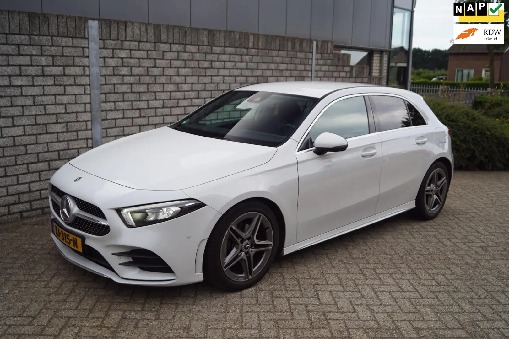 Mercedes-Benz A 200 Business Solution AMG Autom Leder/Alcantara Sports Wit - 1