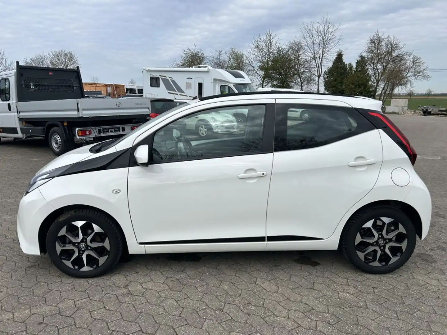 Toyota Aygo x-sky Weiß - 2