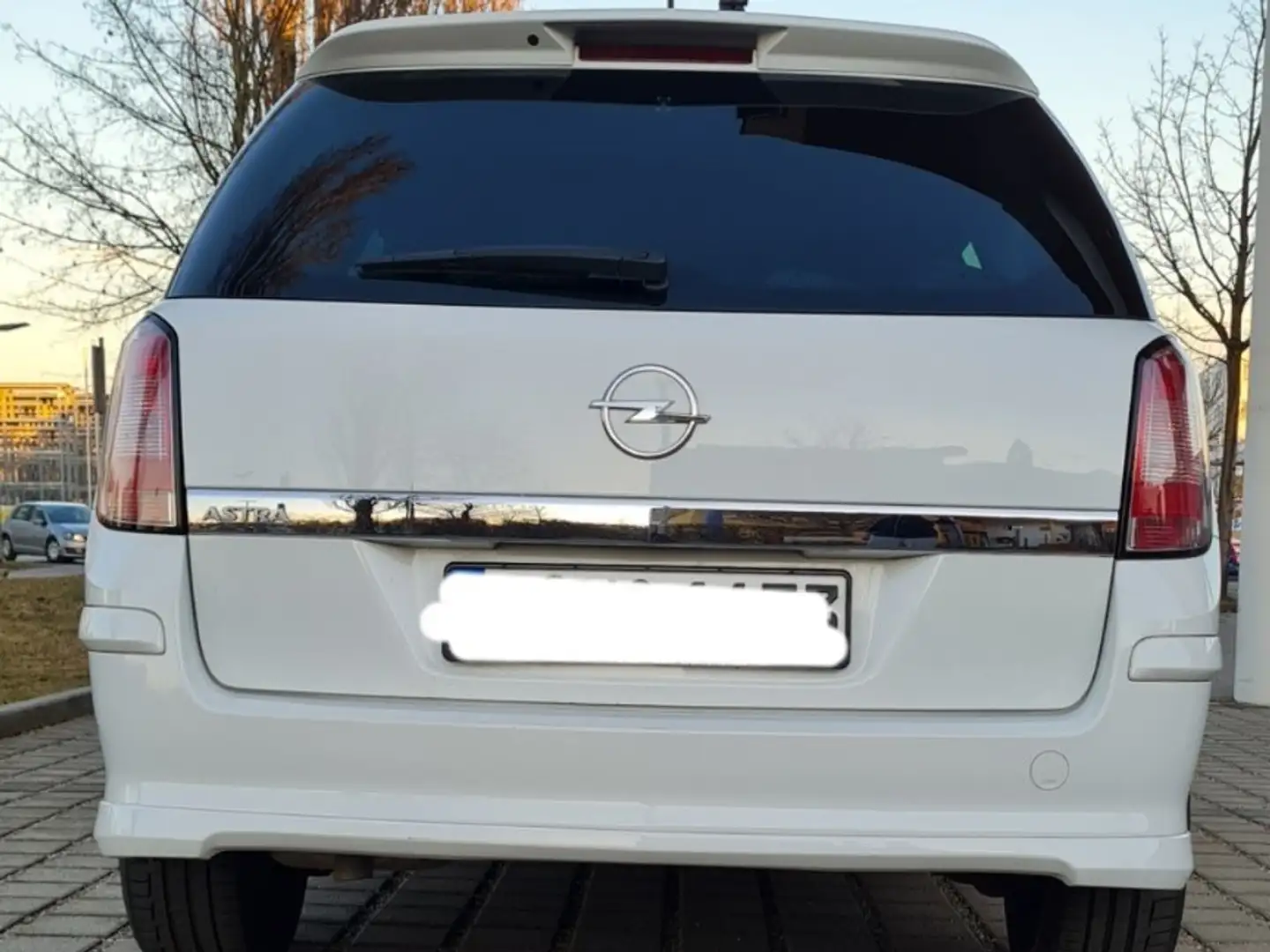 Opel Astra 1.6 Caravan OPC Line Weiß - 2