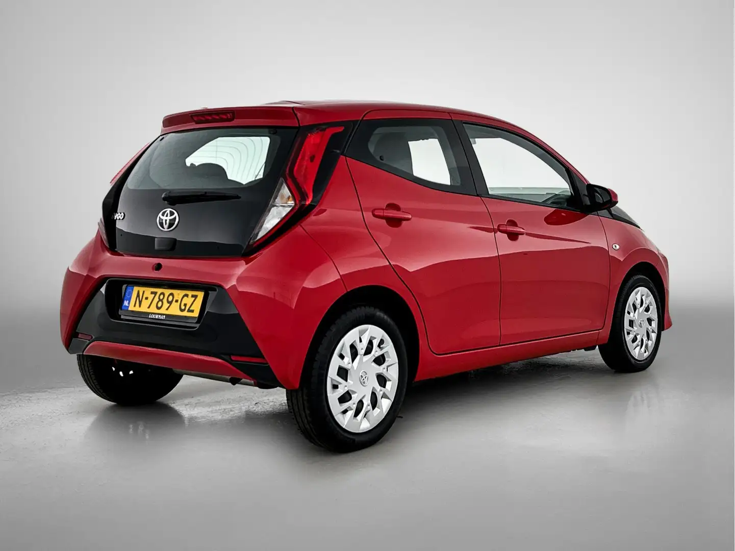 Toyota Aygo 1.0 VVT-i x-play Rood - 2