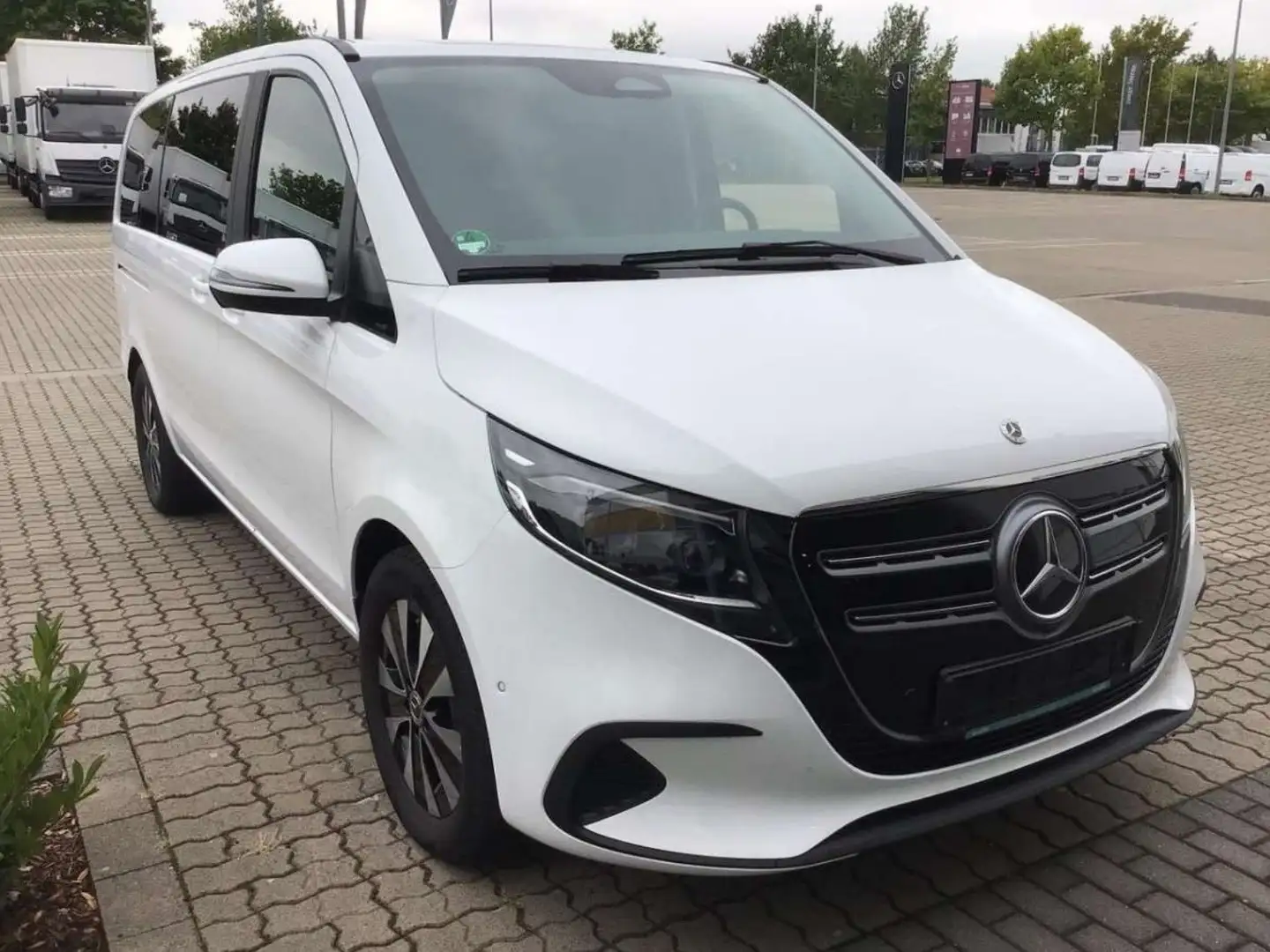 Mercedes-Benz EQV 300 L DISTRO Leder MLED 7-Sitz Tisch el.Heck Weiß - 2