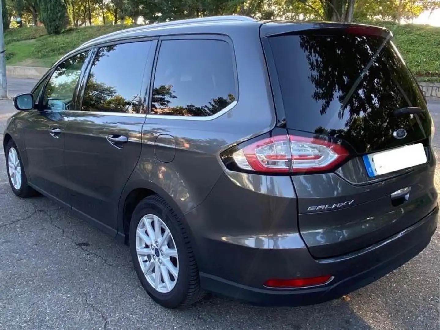 Ford Galaxy Galaxy 2.0TDCI Titanium Powershift 150 Titanium Šedá - 2