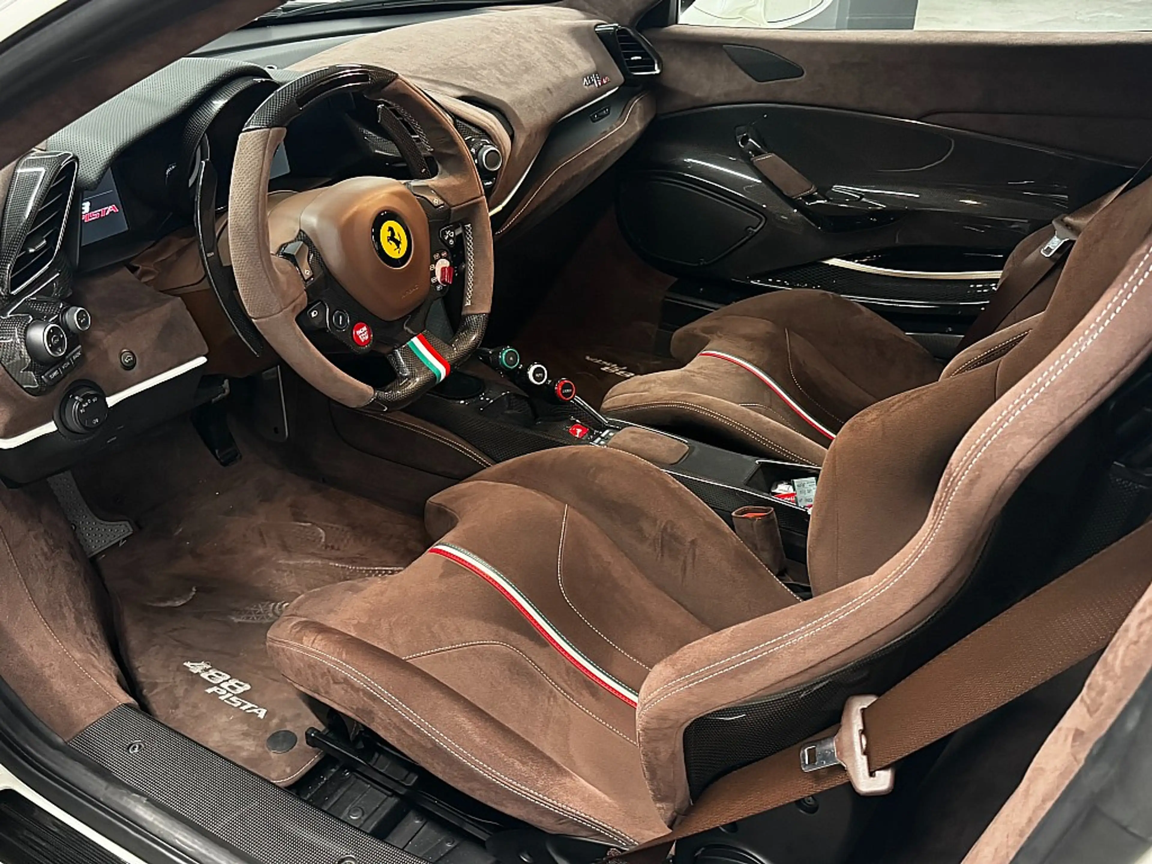 Ferrari 488 GTB PISTA ATELLIER — photo 9