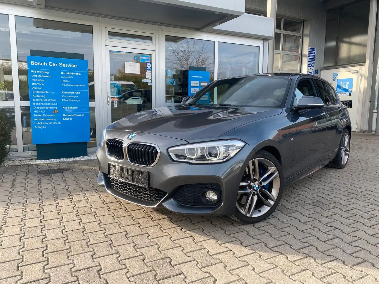 BMW 120 d *M Sport*DSG *LED*LEDER*NAVI*SHZ Grau - 1