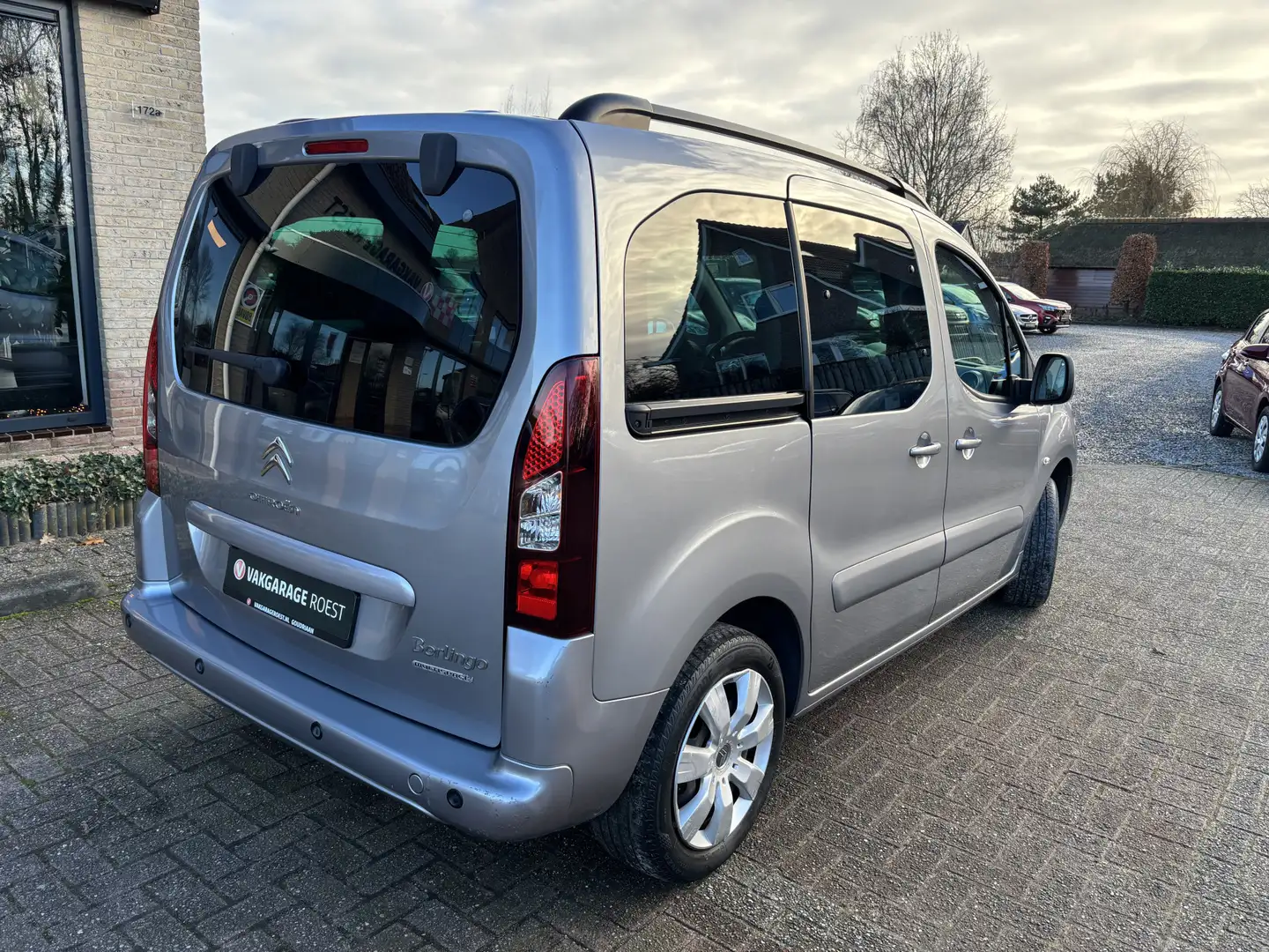Citroen Berlingo 1.2 Feel 5-Persoons Navigatie / Camera / Cruise co Grau - 2