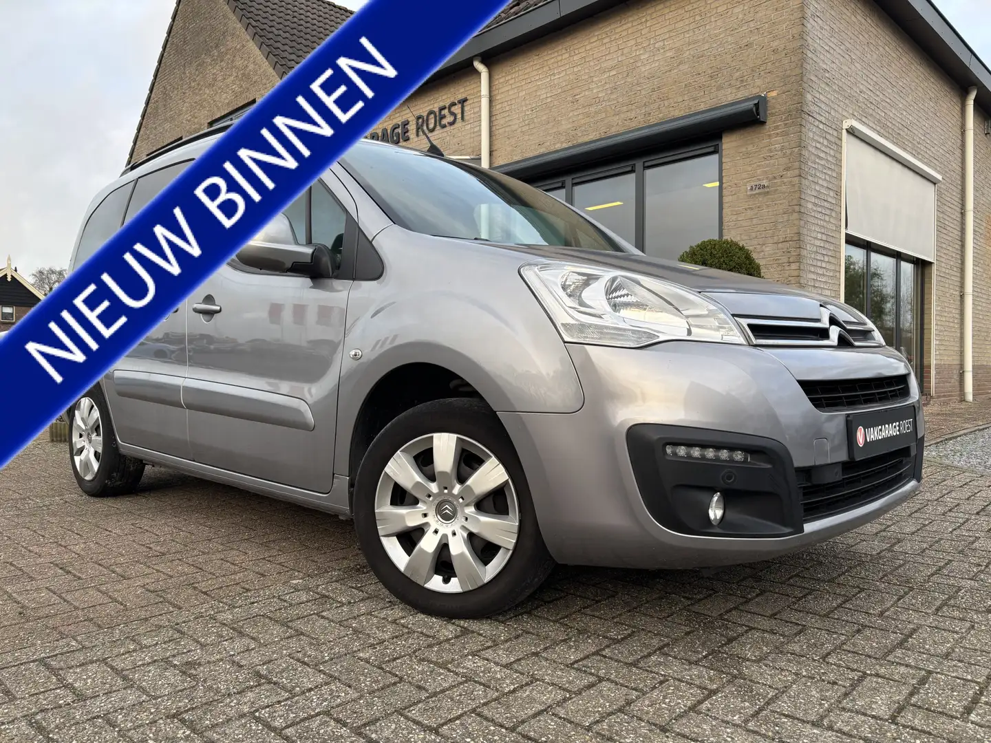 Citroen Berlingo 1.2 Feel 5-Persoons Navigatie / Camera / Cruise co Grijs - 1
