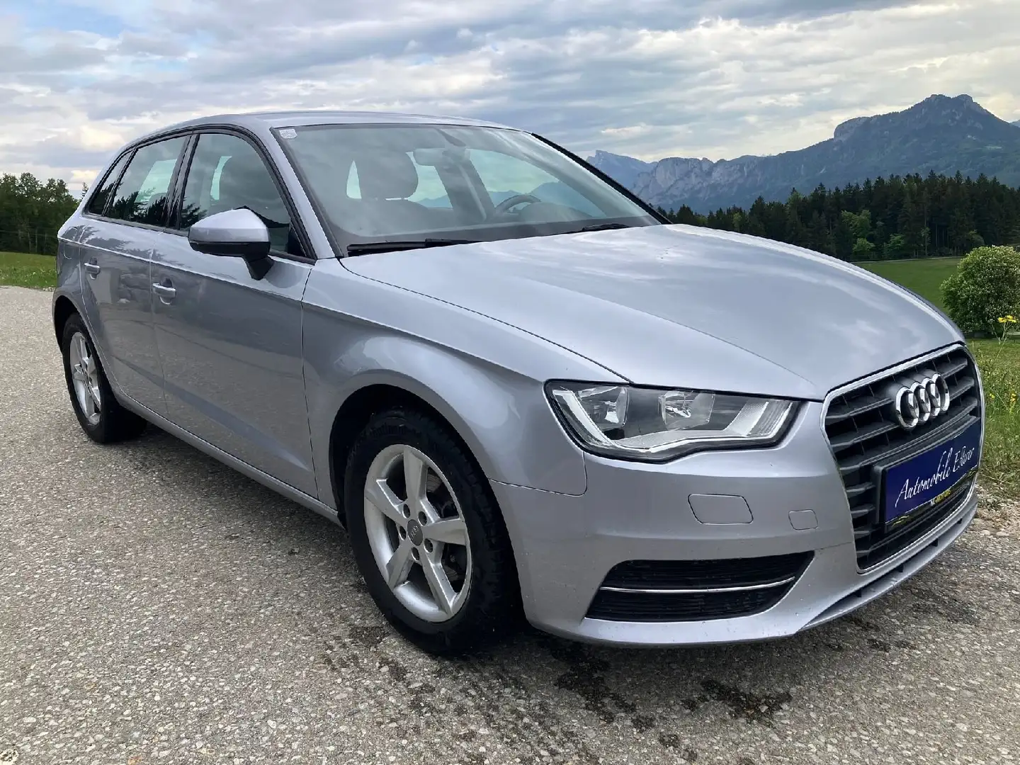 Audi A3 1.2 TFSI, Sportback Attraction, Navi, 8-f. bereift Silber - 2