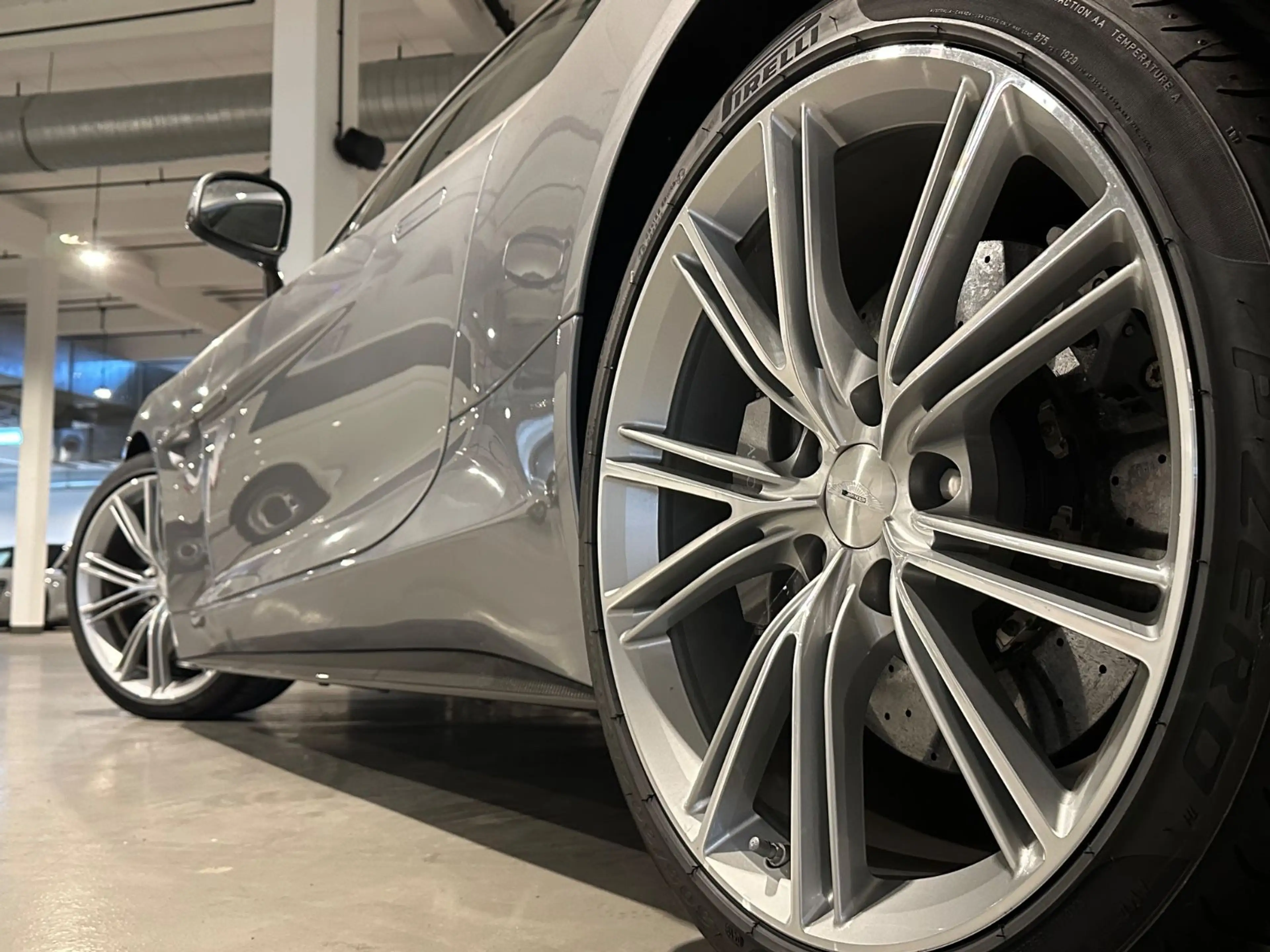 Aston Martin Vanquish V12 *Skyfall Silver,B&O,Carbon,Keramik* — photo 12