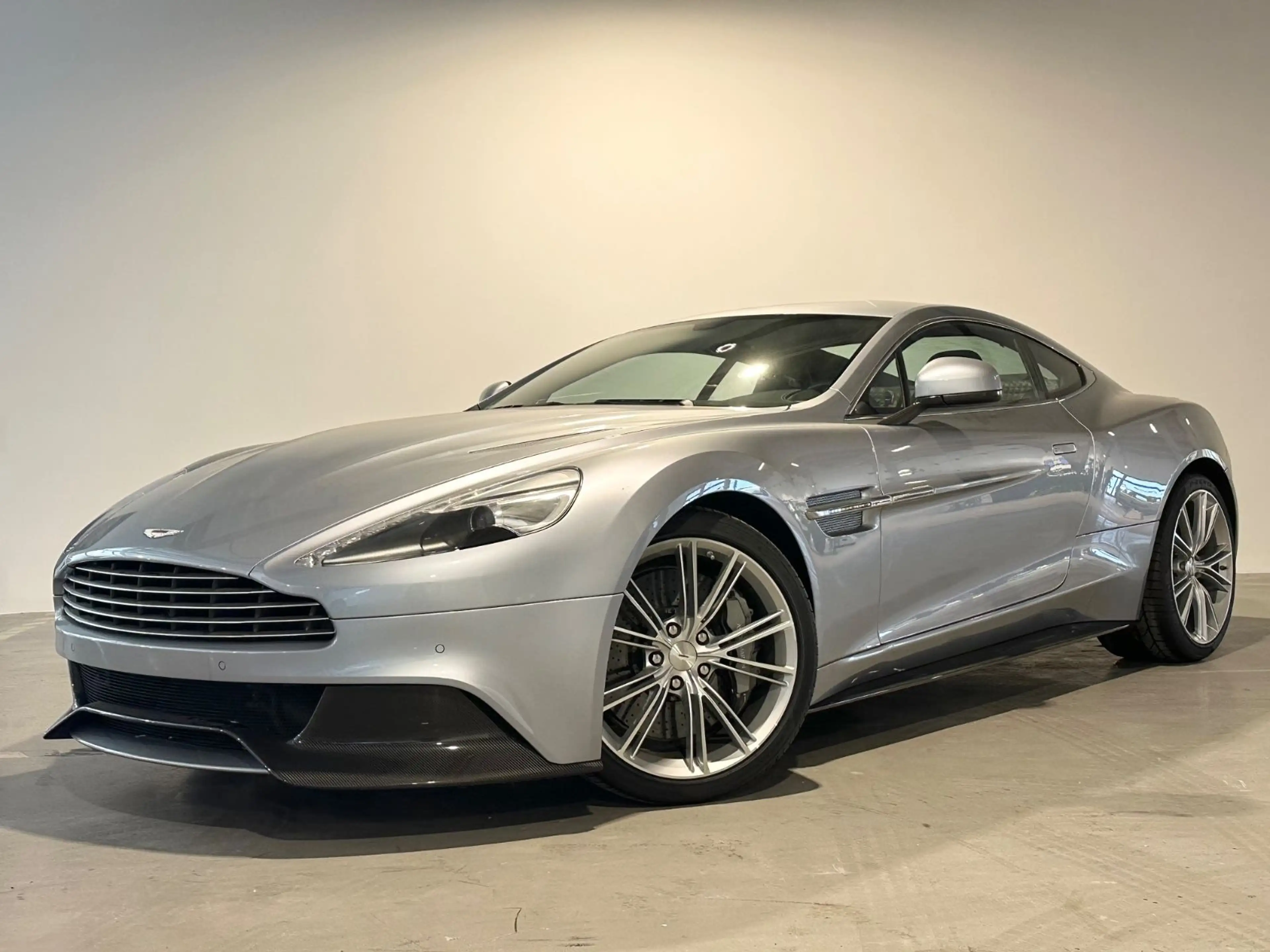 Aston Martin Vanquish V12 *Skyfall Silver,B&O,Carbon,Keramik*