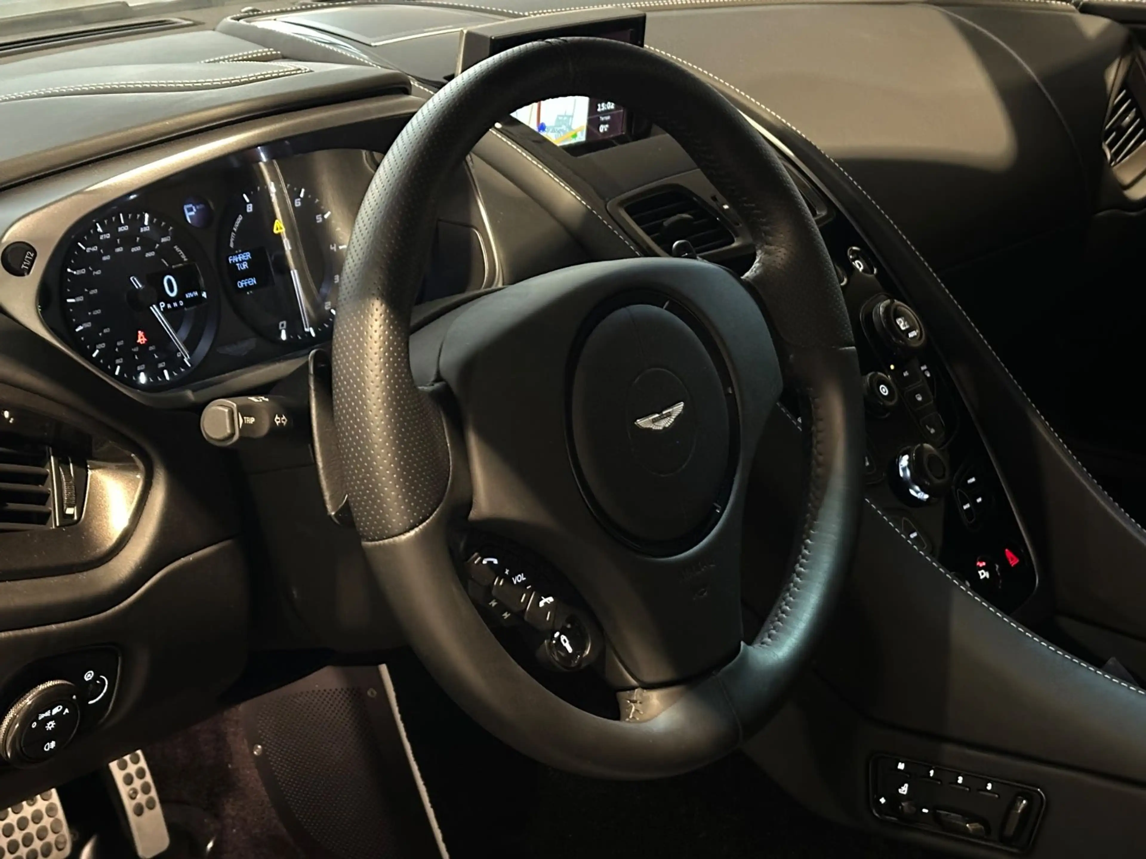 Aston Martin Vanquish V12 *Skyfall Silver,B&O,Carbon,Keramik* — photo 15